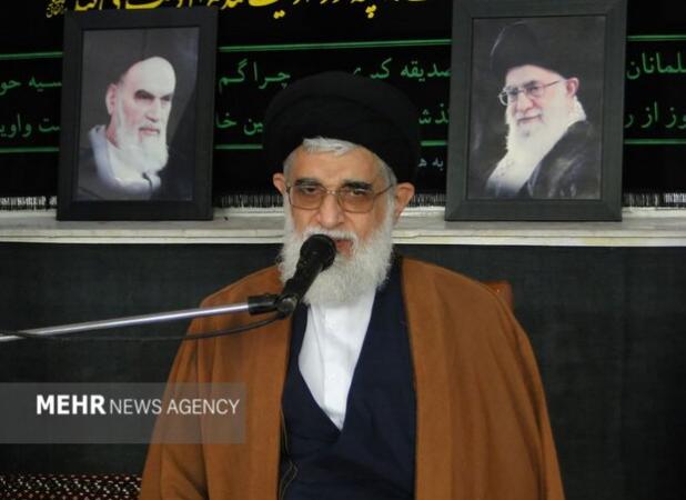 امام جمعه انزلی: مردم ناظر بر عملکرد مدیران هستند