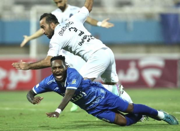 جشن صعود پیکان با پیروزی در خانه استقلال خوزستان