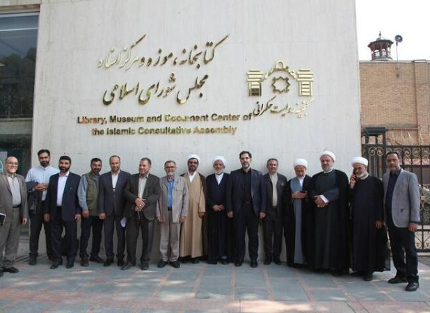 درخواست کتابخانه مجلس از کمیسیون فرهنگی؛ از خرید کتب خطی حمایت کنید