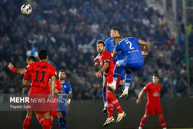استقلال بدنبال کم کردن فاصله با پرسپولیس؛ تراکتور به فکر ورود به جدول!