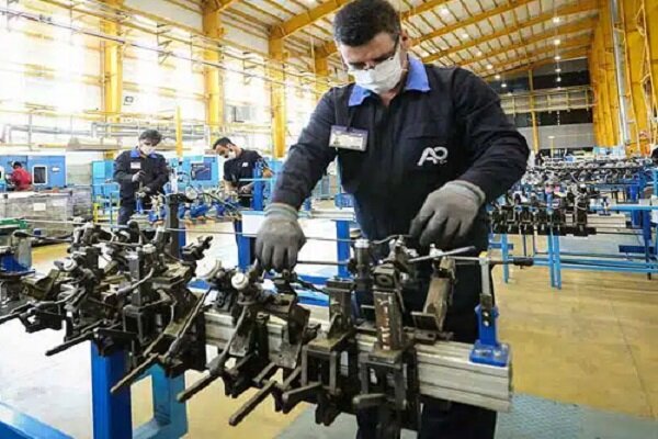 رقابت ۲۲۰ کارگر ماهر در سومین دوره مسابقات کارگران ایران