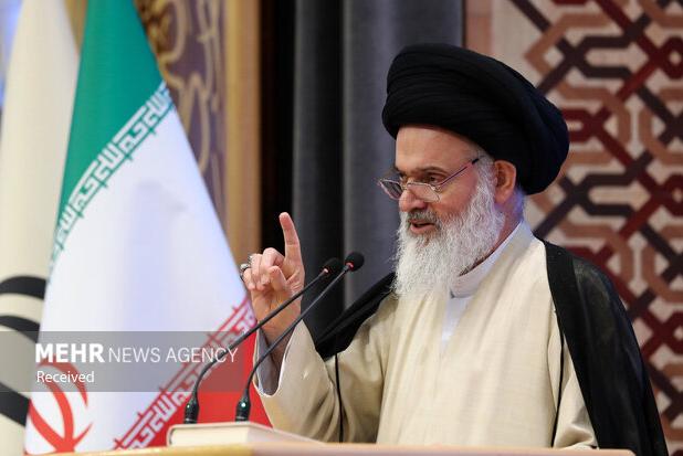 حسینی بوشهری: پایبندی آیت‌الله یزدی به اصول و تکلیف بی‌نظیر بود