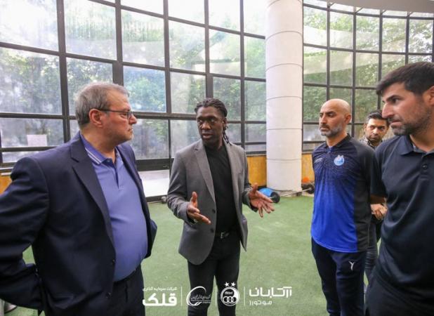 آکادمی استقلال زیر ذره‌بین سیدورف
