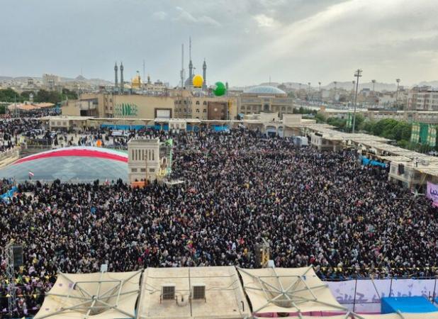 تصاویری از حضور هزاران نفر از دختران قمی در جشن محفل