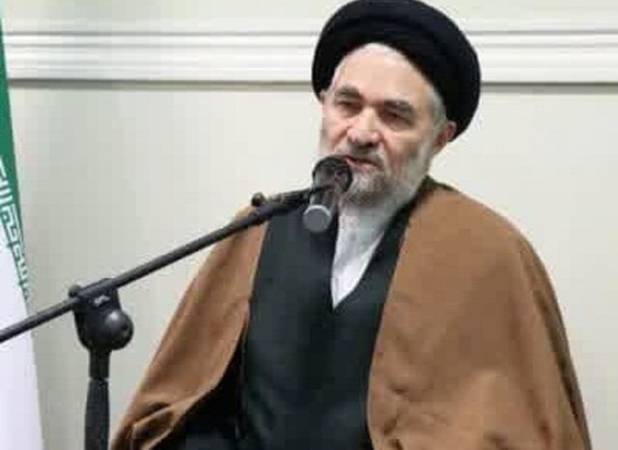 امام جمعه بروجرد: انقلاب اسلامی با پشتوانه الهی و ایمان مردم شکست‌ناپذیر است