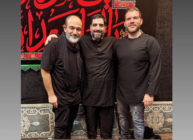 قابی از مهران غفوریان و مداح مشهور در روز عاشورا