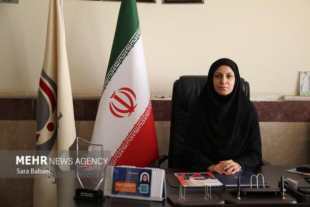 استقرار اتوبوس سیار خون‌گیری در میدان آیت الله کاشانی کرمانشاه