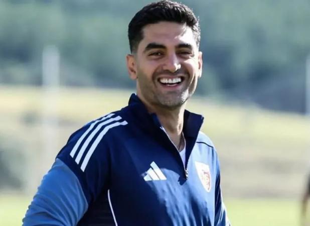 علی کریمی- استقلال در نزدیک‌ترین فاصله ممکن!