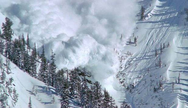 خطر یخ‌زدگی و ریزش بهمن در ارتفاعات