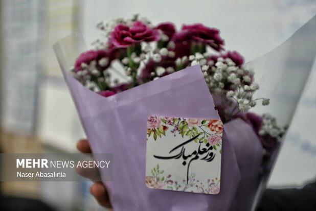 دانش آموزان دامغانی قدردان معلمان