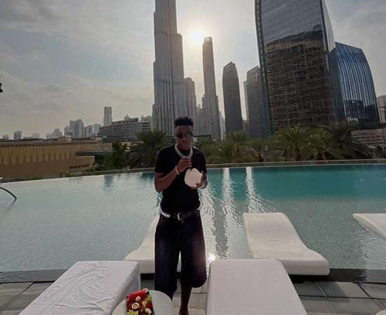 فرار وینیسیوس و نامزدش از مادرید و استراحت در دبی