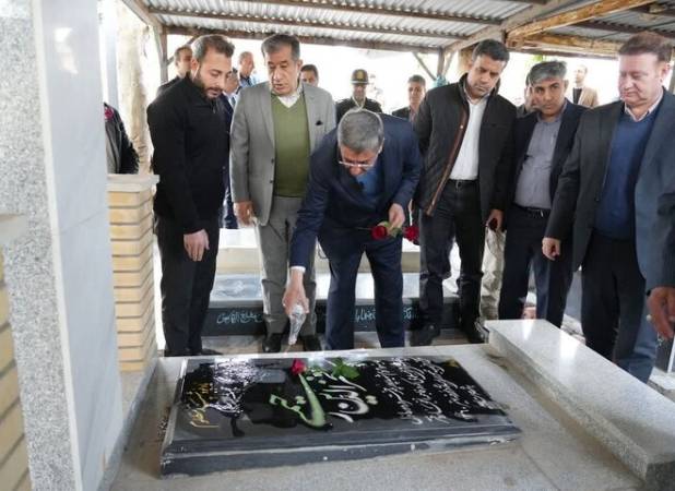 غبارروبی گلزار شهدای پلدختر با حضور استاندار لرستان