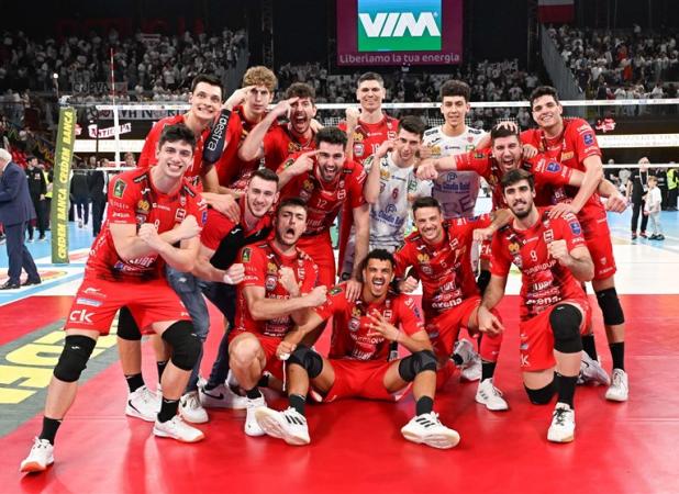 پیروزی لوبه در سری نیمه‌نهایی لیگ برتر والیبال ایتالیا