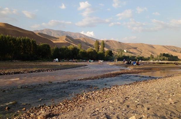 عملیات پاکسازی سرشاخه‌های رودخانه شاهرود در طالقان آغاز شد