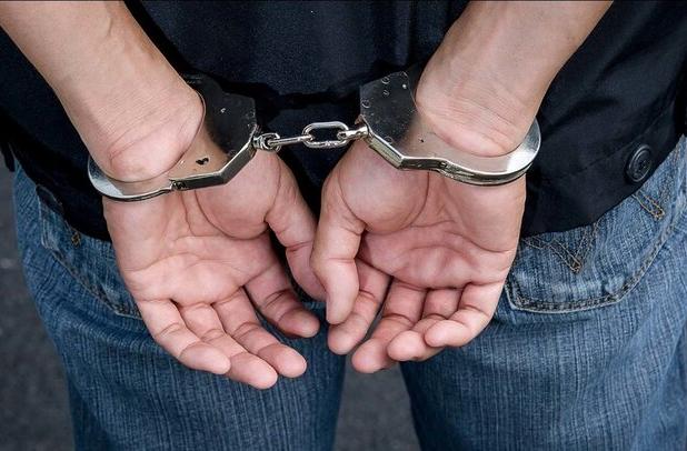 ۵ شکارچی غیر مجاز همراه لاشه شکار در آرادان دستگیر شدند