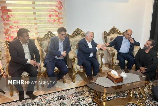 رحیمی: خانواده شهدا حافظان بی‌ادعا و صبور انقلاب اسلامی هستند