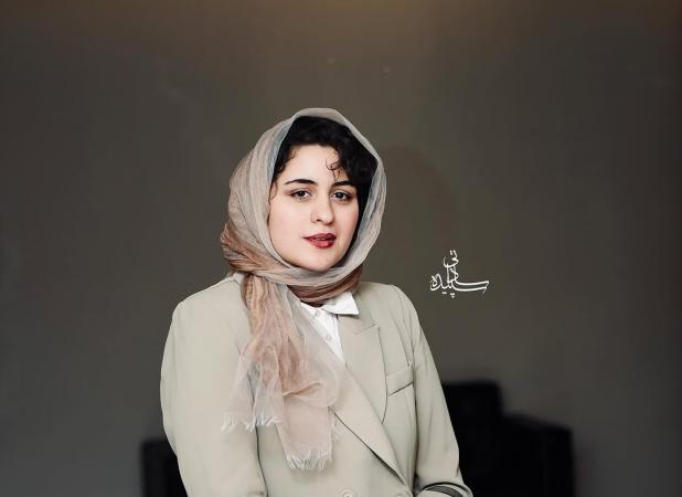 فاطیما بهارمست با استایلی خانومانه جلب‌توجه کرد