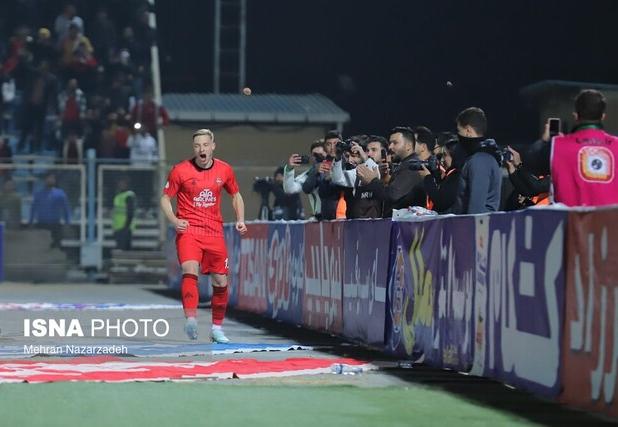 ترکیب احتمالی تراکتور مقابل ذوب‌آهن