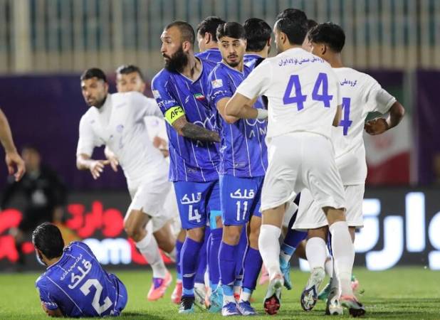 صدرنشینی تراکتور و سقوط آزاد پرسپولیس/ یک سرمربی قربانی شد