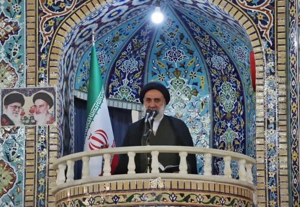 امام جمعه شهرکرد: توجه به تولید داخلی و وحدت ملی راهبرد عبور از بحران‌هاست