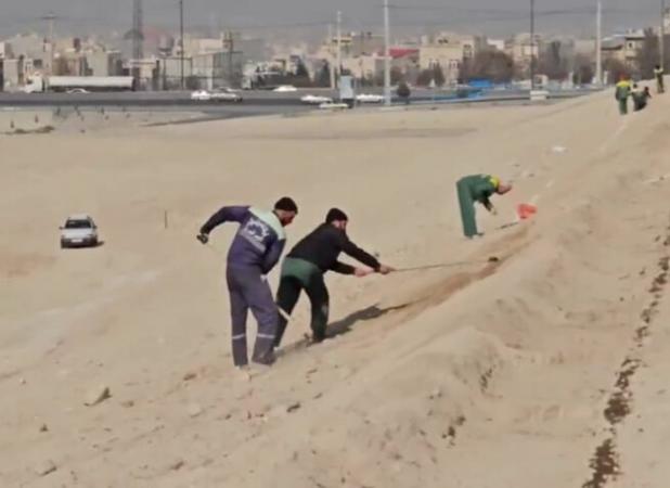 شروع کاشت فضای سبز ۸ هکتاری در ورودی استادیوم یادگار امام تبریز