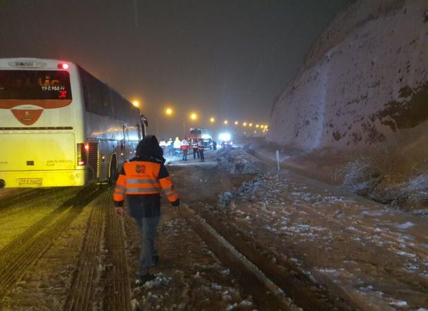 بارش برف در محورهای مواصلاتی استان ایلام طی شامگاه یکشنبه