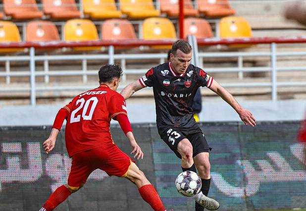 دنیل گرا: برای بازی برابر ۱۰۰ هزار تماشاگر در آزادی لحظه شماری می‌کنم