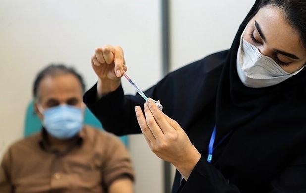 هزار و ۵۰۰ خبرنگار و فعال رسانه‌ای مشهد در مقابل کرونا واکسینه شدند