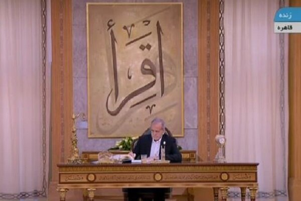 امضای دفتر یادبود یازدهمین اجلاس دی ۸ توسط پرشکیان