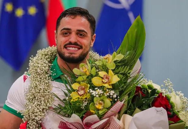 اعتراف عجیب ناسار: ایرانی‌ها مرا عصبانی کردند/ می‌توانستم ۲۳۰ کیلو را هم بزنم