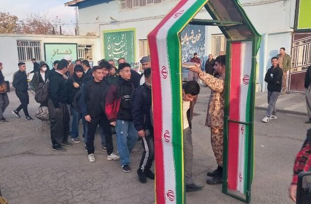 کاروان دانش‌آموزی راهیان نور با حضور مسئولان فرهنگی مریوان بدرقه شد