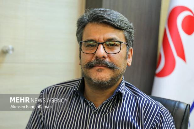 دولت هیچ کمکی نمی‌کند؛ با حقوق معلمی نمی‌توان دنبال تصحیح نسخه خطی رفت
