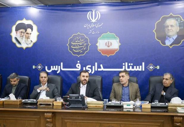 استاندار فارس: اجازه سوءاستفاده دشمن از مسائل اقتصادی را ندهیم/ تقویت نظارت بر بازار
