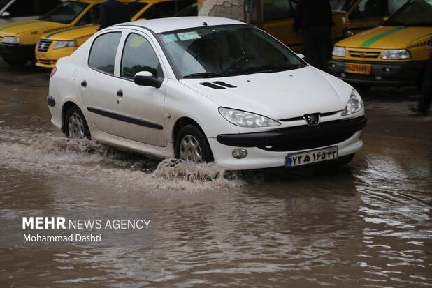 آبگرفتگی معابر شهر دهلران بر اثر شدت بارش باران