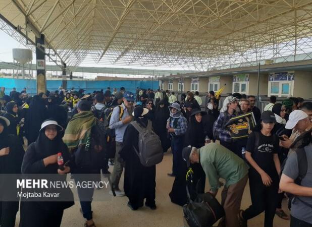 حضور پرشور و گسترده زوار اربعین در مرز مهران