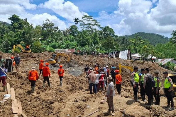 ۳۲ کشته و ۲۱ مفقود در پی رانش زمین در اندونزی