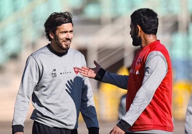 خروج شماره ۱۰ پرسپولیس برای بازگشت هافبک خارجی هب ترکیب اصلی