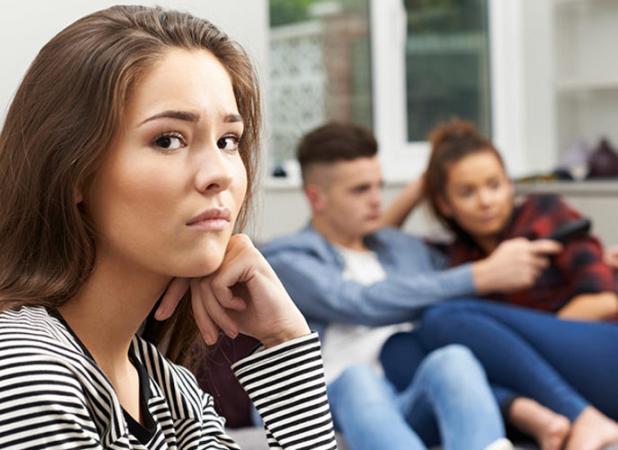 با افراد حسود چطور رفتار کنیم که به ما آسیبی نزنند؟