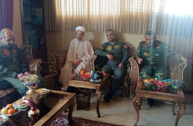 دیدار فرمانده پایگاه چهارم هوانیروز ارتش با خانواده شهدای این یگان