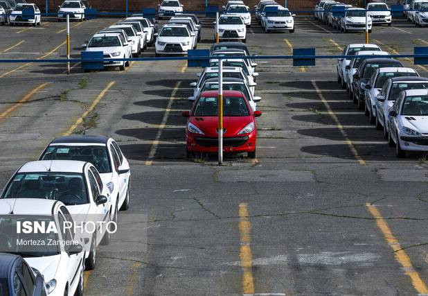رئیس اتحادیه نمایشگاه‌داران خودرو در مشهد: بازار خودرو فعلاً در فاز عقب‌نشینی است