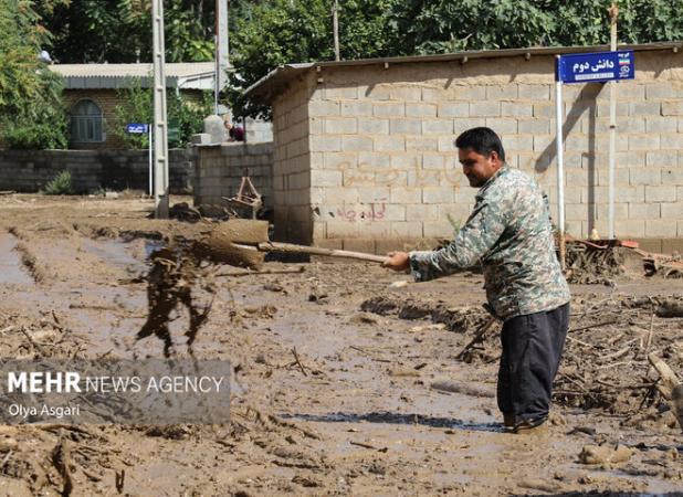 نورمحمدی:عملیات لایروبی و پاک‌سازی شهرک هزارانی آبدانان به پایان رسید