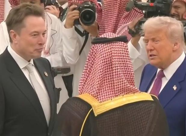 عطوان: ترامپ برای باج‌‌گیری از اعراب به منطقه آمده است