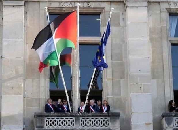 برافراشته شدن پرچم فلسطین بر فراز ساختمان ۲۰ شهرداری فرانسه