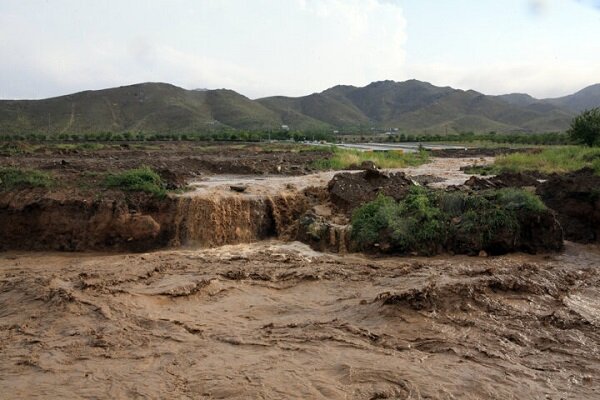 جاری شدن سیلاب در روستای گزنک آمل
