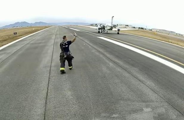 سیستم خودکار فرود هواپیما را روی زمین نشاند