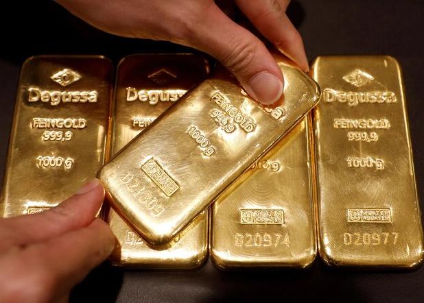  طلای جهانی درخشان ماند اما دلار عقب رفت