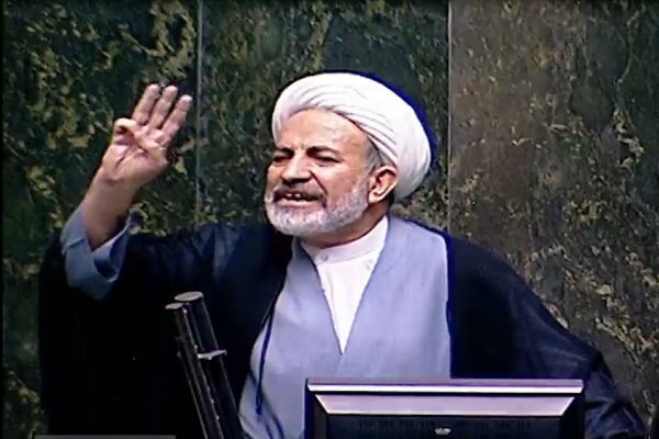 هشدار عضو مجمع نمایندگان استان اصفهان درباره تبعات فرونشست زمین