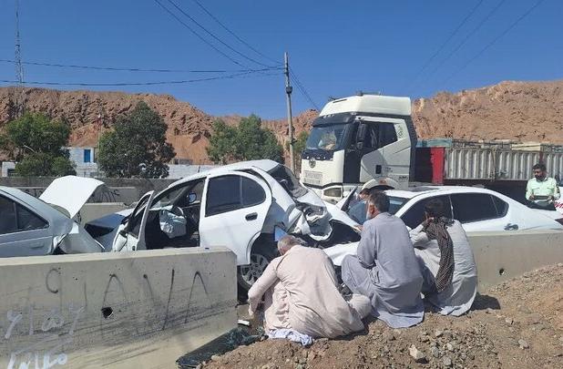 مصدوم شدن ۵ نفر بر اثر تصادف دو خودرو در محور نرماشیر- کامرانیه