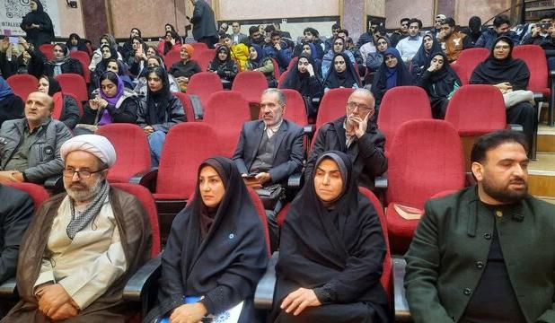 احیای آیین‌های یلدایی با شعرخوانی و حافظ‌خوانی در کتابخانه عمومی آمل