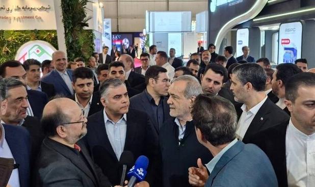 رئیس‌جمهور از نمایشگاه نفت بازدید کرد